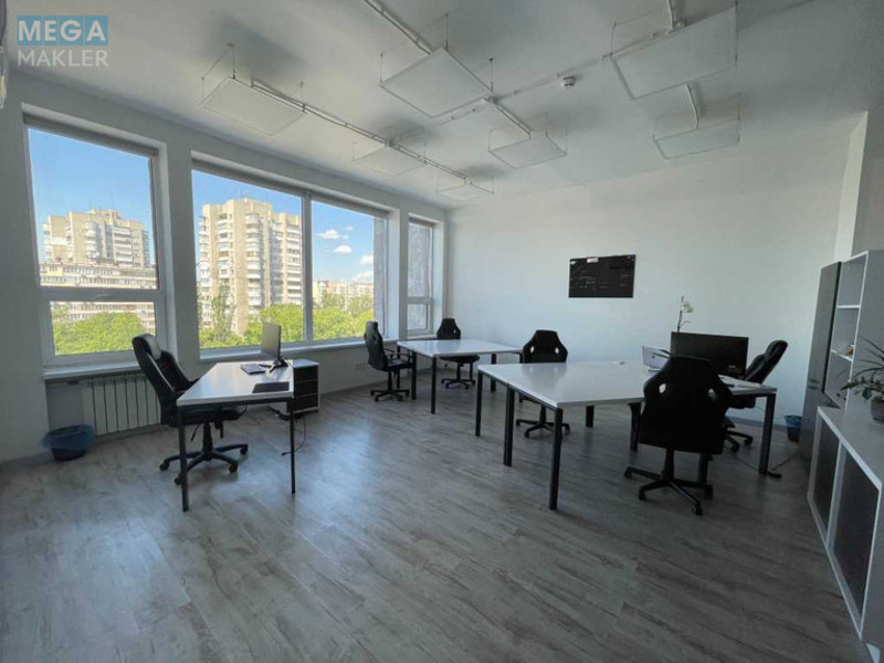 Оренда комерційної нерухомості, 222&nbsp;кв.м, под офис, <a class="location-link" href="/kiev/" title="Недвижимость Київ">Київ</a>, <a class="location-link" href="/kiev/dneprovskij/" title="Недвижимость Дніпровський район">Дніпровський р-н</a>, Евгения Сверстюка ул., 11 (изображение 2)