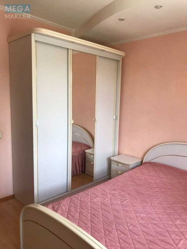 Оренда 2 кімнатної квартири, <a class="location-link" href="/kiev/" title="Недвижимость Київ">Київ</a>, <a class="location-link" href="/kiev/svyatoshinskij/" title="Недвижимость Святошинський район">Святошинський р-н</a>, Святошинская пл., 1 (изображение 2)
