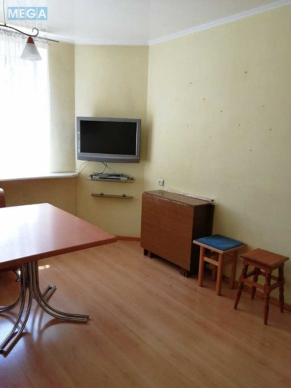 Оренда 2 кімнатної квартири, <a class="location-link" href="/kiev/" title="Недвижимость Київ">Київ</a>, <a class="location-link" href="/kiev/svyatoshinskij/" title="Недвижимость Святошинський район">Святошинський р-н</a>, Святошинская пл., 1 (изображение 9)
