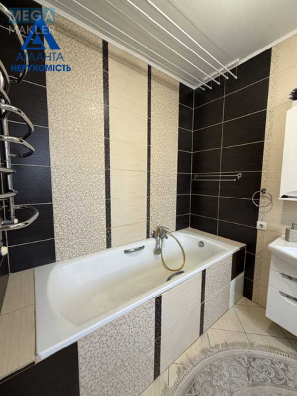 Продаж дома, 2&nbsp;поверху, 197&nbsp;кв.м, 4&nbsp;кімнати, ділянка 5&nbsp;соток, <a class="location-link" href="/lutsk/" title="Недвижимость Луцьк">Луцьк</a>, Миру (изображение 10)