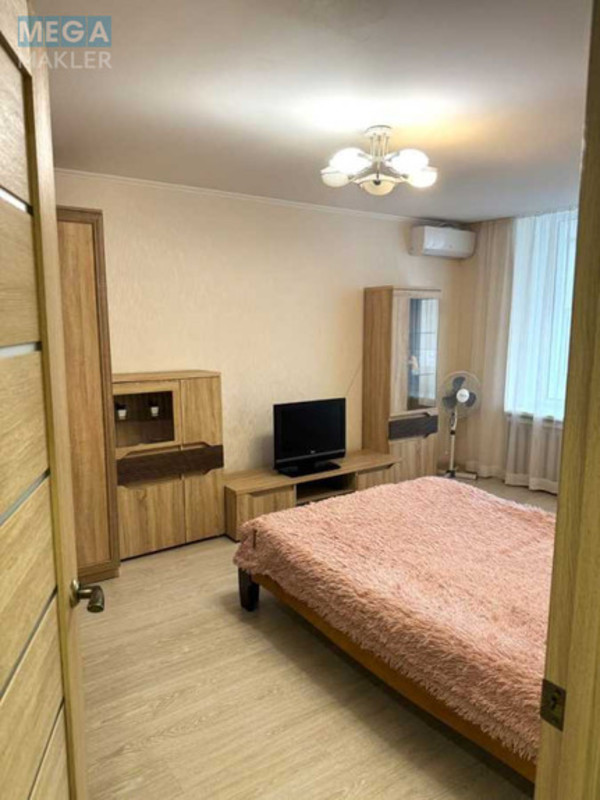 Оренда 1 кімнатної квартири, <a class="location-link" href="/kiev/" title="Недвижимость Київ">Київ</a>, <a class="location-link" href="/kiev/dneprovskij/" title="Недвижимость Дніпровський район">Дніпровський р-н</a>, Митрополита Андрея Шептицкого ул., 7 (изображение 2)