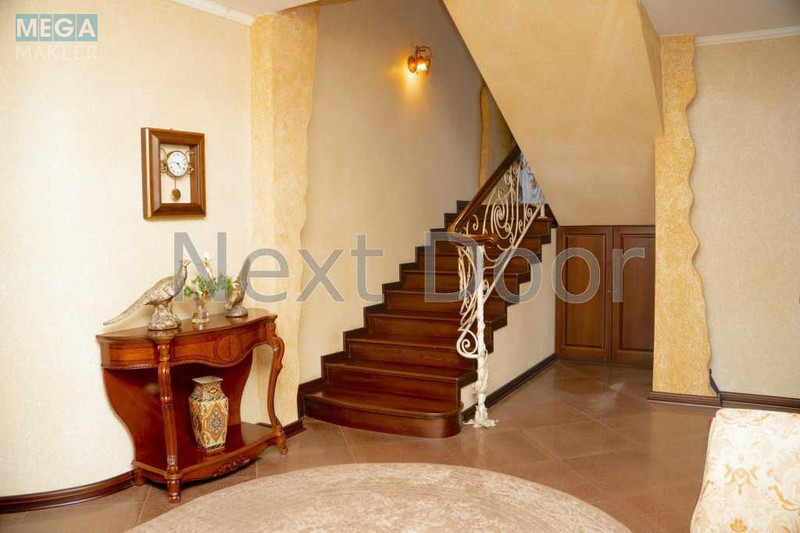 Продаж дома, 2&nbsp;поверху, 327&nbsp;кв.м, 6&nbsp;кімнат, ділянка 10&nbsp;соток, <a class="location-link" href="/kiev/" title="Недвижимость Київ">Київ</a>, <a class="location-link" href="/kiev/desnyanskij/" title="Недвижимость Деснянський район">Деснянський р-н</a>, Радистів пров. (изображение 7)