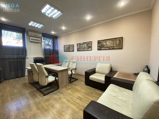 Оренда комерційної нерухомості, 115&nbsp;кв.м, под офис, <a class="location-link" href="/kiev/" title="Недвижимость Київ">Київ</a>, <a class="location-link" href="/kiev/pecherskij/" title="Недвижимость Печерський район">Печерський р-н</a>, Кропивницького вул., 4 (изображение 2)