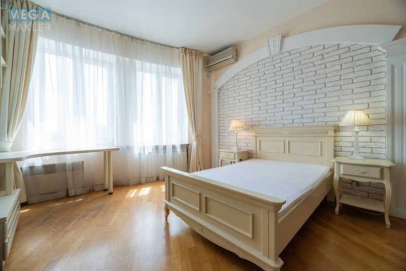 Продаж 4 кімнатної квартири (150/80/30), 17 пов. 18 пов. будинку, <a class="location-link" href="/kiev/" title="Недвижимость Київ">Київ</a>, <a class="location-link" href="/kiev/shevchenkovskij/" title="Недвижимость Шевченківський район">Шевченківський р-н</a>, Дмитриевская ул., 13А (изображение 3)