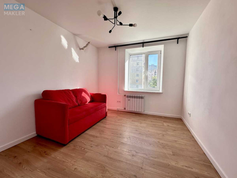 Продаж 4 кімнатної квартири (90/55/12), 4 пов. 18 пов. будинку, <a class="location-link" href="/kiev/" title="Недвижимость Київ">Київ</a>, <a class="location-link" href="/kiev/svyatoshinskij/" title="Недвижимость Святошинський район">Святошинський р-н</a>, Святошинська вул., 4 (изображение 2)