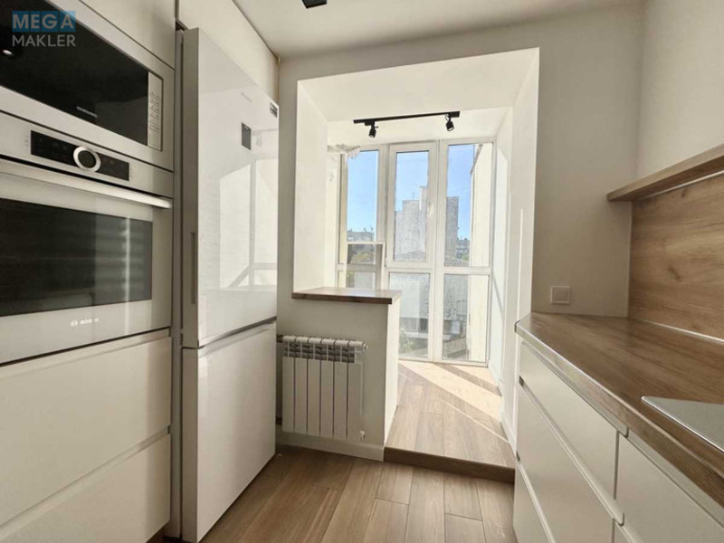 Продаж 4 кімнатної квартири (90/55/12), 4 пов. 18 пов. будинку, <a class="location-link" href="/kiev/" title="Недвижимость Київ">Київ</a>, <a class="location-link" href="/kiev/svyatoshinskij/" title="Недвижимость Святошинський район">Святошинський р-н</a>, Святошинська вул., 4 (изображение 3)