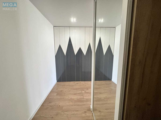 Продаж 4 кімнатної квартири (90/55/12), 4 пов. 18 пов. будинку, <a class="location-link" href="/kiev/" title="Недвижимость Київ">Київ</a>, <a class="location-link" href="/kiev/svyatoshinskij/" title="Недвижимость Святошинський район">Святошинський р-н</a>, Святошинська вул., 4 (изображение 8)