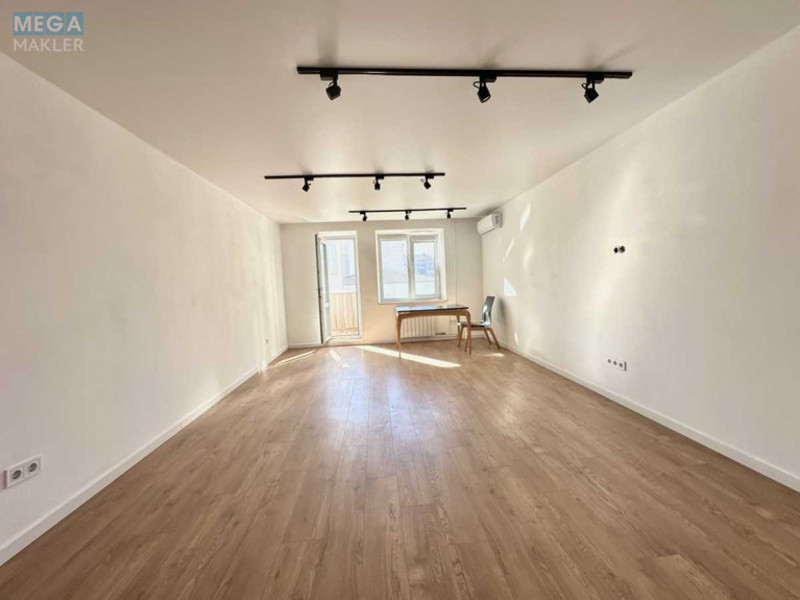Продаж 4 кімнатної квартири (90/55/12), 4 пов. 18 пов. будинку, <a class="location-link" href="/kiev/" title="Недвижимость Київ">Київ</a>, <a class="location-link" href="/kiev/svyatoshinskij/" title="Недвижимость Святошинський район">Святошинський р-н</a>, Святошинська вул., 4 (изображение 11)