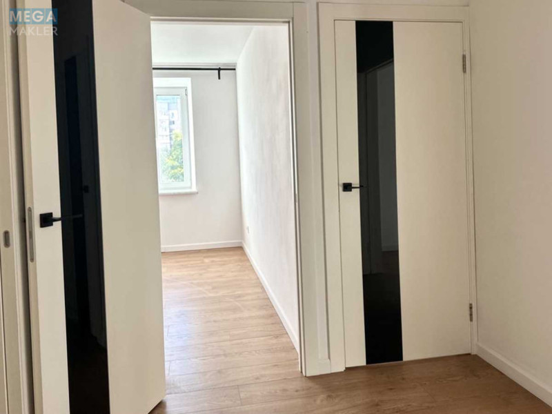 Продаж 4 кімнатної квартири (90/55/12), 4 пов. 18 пов. будинку, <a class="location-link" href="/kiev/" title="Недвижимость Київ">Київ</a>, <a class="location-link" href="/kiev/svyatoshinskij/" title="Недвижимость Святошинський район">Святошинський р-н</a>, Святошинська вул., 4 (изображение 13)