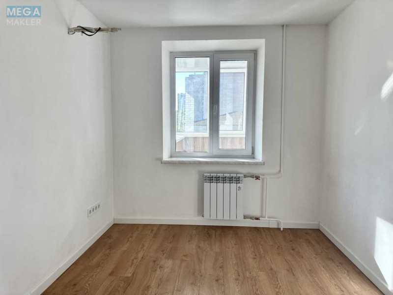 Продаж 4 кімнатної квартири (90/55/12), 4 пов. 18 пов. будинку, <a class="location-link" href="/kiev/" title="Недвижимость Київ">Київ</a>, <a class="location-link" href="/kiev/svyatoshinskij/" title="Недвижимость Святошинський район">Святошинський р-н</a>, Святошинська вул., 4 (изображение 15)