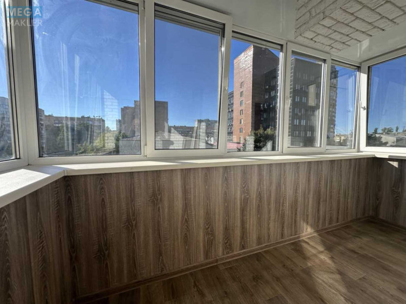 Продаж 4 кімнатної квартири (90/55/12), 4 пов. 18 пов. будинку, <a class="location-link" href="/kiev/" title="Недвижимость Київ">Київ</a>, <a class="location-link" href="/kiev/svyatoshinskij/" title="Недвижимость Святошинський район">Святошинський р-н</a>, Святошинська вул., 4 (изображение 16)