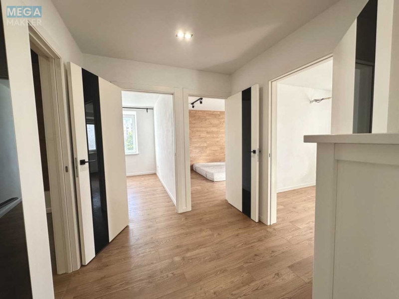Продаж 4 кімнатної квартири (90/55/12), 4 пов. 18 пов. будинку, <a class="location-link" href="/kiev/" title="Недвижимость Київ">Київ</a>, <a class="location-link" href="/kiev/svyatoshinskij/" title="Недвижимость Святошинський район">Святошинський р-н</a>, Святошинська вул., 4 (изображение 18)
