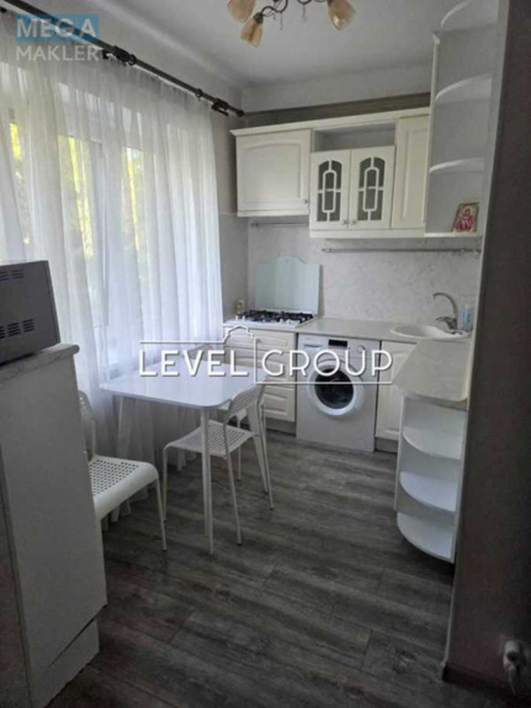 Продаж 2 кімнатної квартири (48/30/9), 5 пов. 5 пов. будинку, <a class="location-link" href="/kiev/" title="Недвижимость Київ">Київ</a>, <a class="location-link" href="/kiev/pecherskij/" title="Недвижимость Печерський район">Печерський р-н</a>, Миколи Міхновського бульв., 28а (изображение 2)