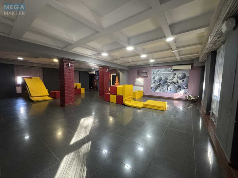 Продаж окремої будівлі/побудови, 1&nbsp;432&nbsp;кв.м, <a class="location-link" href="/chernovtsi/" title="Недвижимость Чернівці">Чернівці</a>, <a class="location-link" href="/chernovtsi/shevchenkovskij/" title="Недвижимость Шевченківський район">Шевченківський р-н</a>, вул. Залозецького, 97Б (изображение 7)