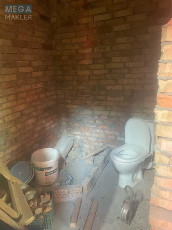 Продаж дома, 4&nbsp;поверху, 400&nbsp;кв.м, 8&nbsp;кімнат, ділянка 3&nbsp;сотки, <a class="location-link" href="/kiev/" title="Недвижимость Київ">Київ</a>, <a class="location-link" href="/kiev/svyatoshinskij/" title="Недвижимость Святошинський район">Святошинський р-н</a>, Синьоозерна вул., 1 (изображение 2)