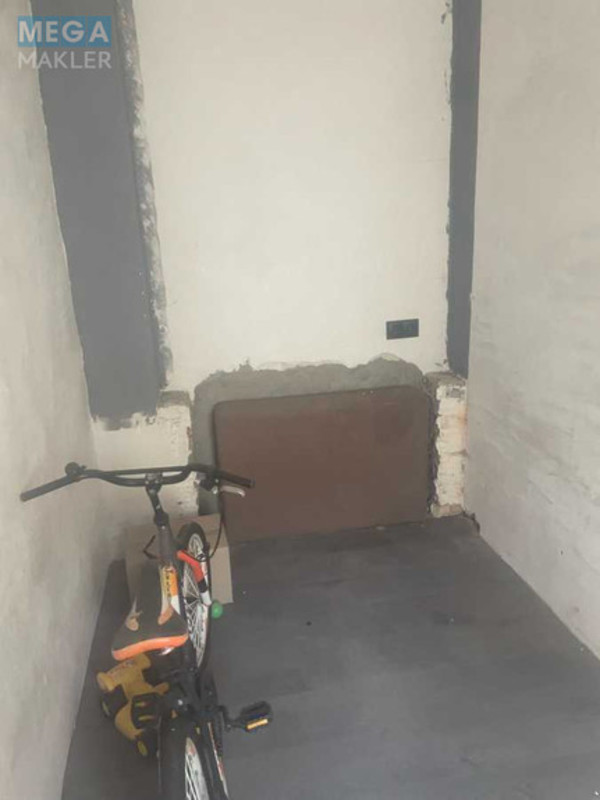 Продаж дома, 4&nbsp;поверху, 400&nbsp;кв.м, 8&nbsp;кімнат, ділянка 3&nbsp;сотки, <a class="location-link" href="/kiev/" title="Недвижимость Київ">Київ</a>, <a class="location-link" href="/kiev/svyatoshinskij/" title="Недвижимость Святошинський район">Святошинський р-н</a>, Синьоозерна вул., 1 (изображение 10)