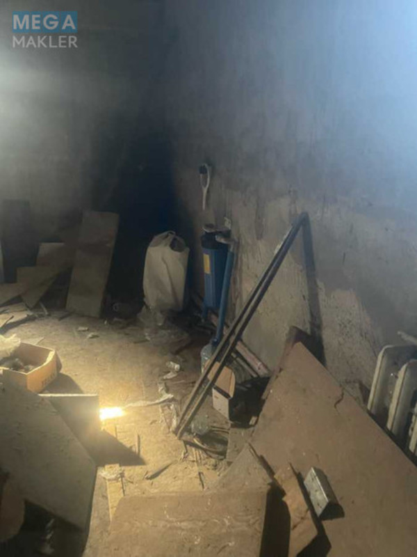Продаж дома, 4&nbsp;поверху, 400&nbsp;кв.м, 8&nbsp;кімнат, ділянка 3&nbsp;сотки, <a class="location-link" href="/kiev/" title="Недвижимость Київ">Київ</a>, <a class="location-link" href="/kiev/svyatoshinskij/" title="Недвижимость Святошинський район">Святошинський р-н</a>, Синьоозерна вул., 1 (изображение 16)