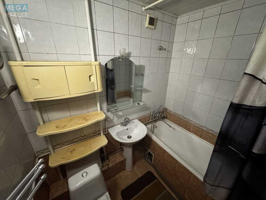 Оренда 3 кімнатної квартири, <a class="location-link" href="/kiev/" title="Недвижимость Київ">Київ</a>, <a class="location-link" href="/kiev/shevchenkovskij/" title="Недвижимость Шевченківський район">Шевченківський р-н</a>, Дегтяревская ул., 11 (изображение 2)