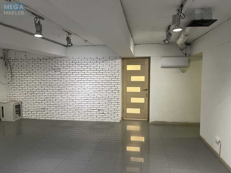 Продаж комерційної нерухомості, 142,30&nbsp;кв.м, под офис, <a class="location-link" href="/kiev/" title="Недвижимость Київ">Київ</a>, <a class="location-link" href="/kiev/podolskij/" title="Недвижимость Подільський район">Подільський р-н</a>, Почайнинская ул., 42/48 (изображение 5)