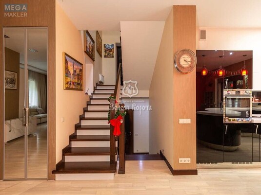 Продаж дома, 2&nbsp;поверху, 296,10&nbsp;кв.м, 4&nbsp;кімнати, ділянка 20&nbsp;соток, <a class="location-link" href="/vishenki-selo-kv/" title="Недвижимость Вишеньки">Вишеньки</a>, Грушевського вул., 2 (изображение 10)