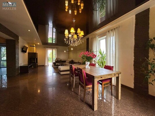Продаж дома, 2&nbsp;поверху, 185&nbsp;кв.м, 5&nbsp;кімнат, ділянка 8&nbsp;соток, <a class="location-link" href="/novye-petrovcy/" title="Недвижимость Нові Петрівці">Нові Петрівці</a>, Вишневая, 17 (изображение 2)