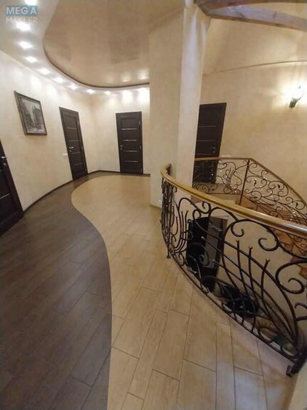 Продаж дома, 2&nbsp;поверху, 265&nbsp;кв.м, 5&nbsp;кімнат, ділянка 10&nbsp;соток, <a class="location-link" href="/kiev/" title="Недвижимость Київ">Київ</a>, <a class="location-link" href="/kiev/goloseevskij/" title="Недвижимость Голосіївський район">Голосіївський р-н</a>, Вітавська вул. (изображение 13)